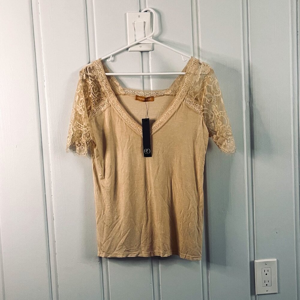 NWT M Emmer and Oat Lace sleeve v-neck